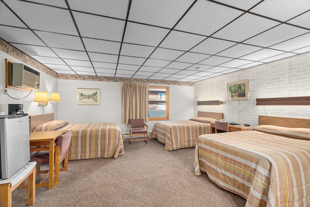 Triple Room Pine View Inn