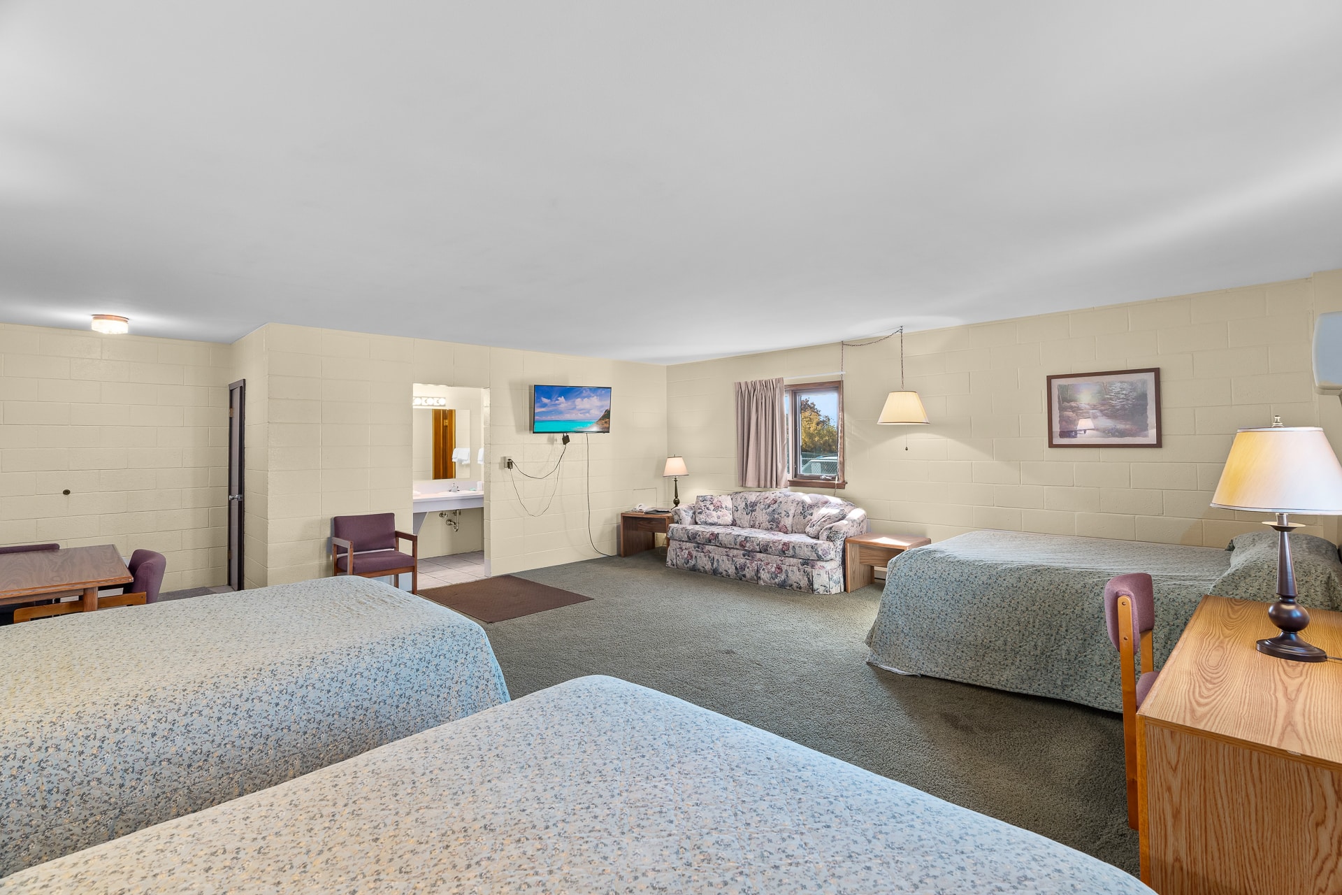 Triple Room Pine View Inn